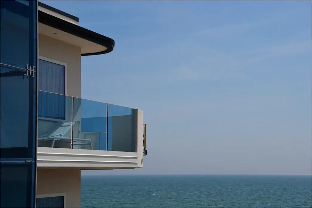 Detail Strandhotel Balkon Blick Aufs Meer Sommer Number 5