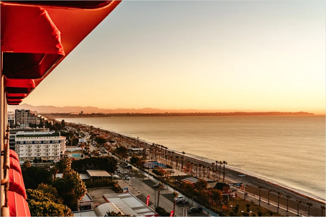 Detail Strandhotel Balkon Blick Aufs Meer Sommer Number 6