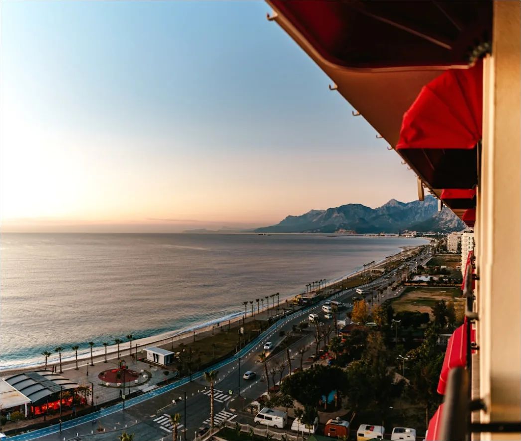 Detail Strandhotel Balkon Blick Aufs Meer Sommer Number 10