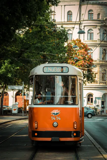 Strassenbahn In Altstadtgasse Europa Citytrip D622