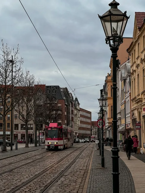 Detail Straßenbahn In Altstadtgasse Europa Citytrip Number 9