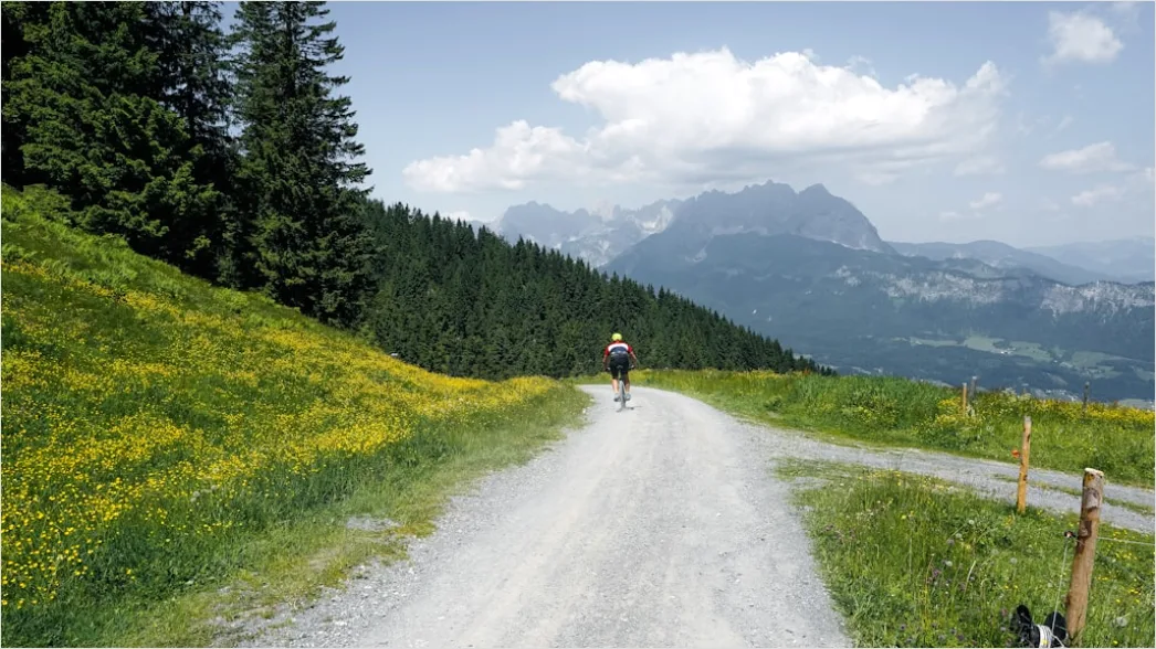 Trailrunning Im Gebirge Action Bewegungsunschaerfe 0857