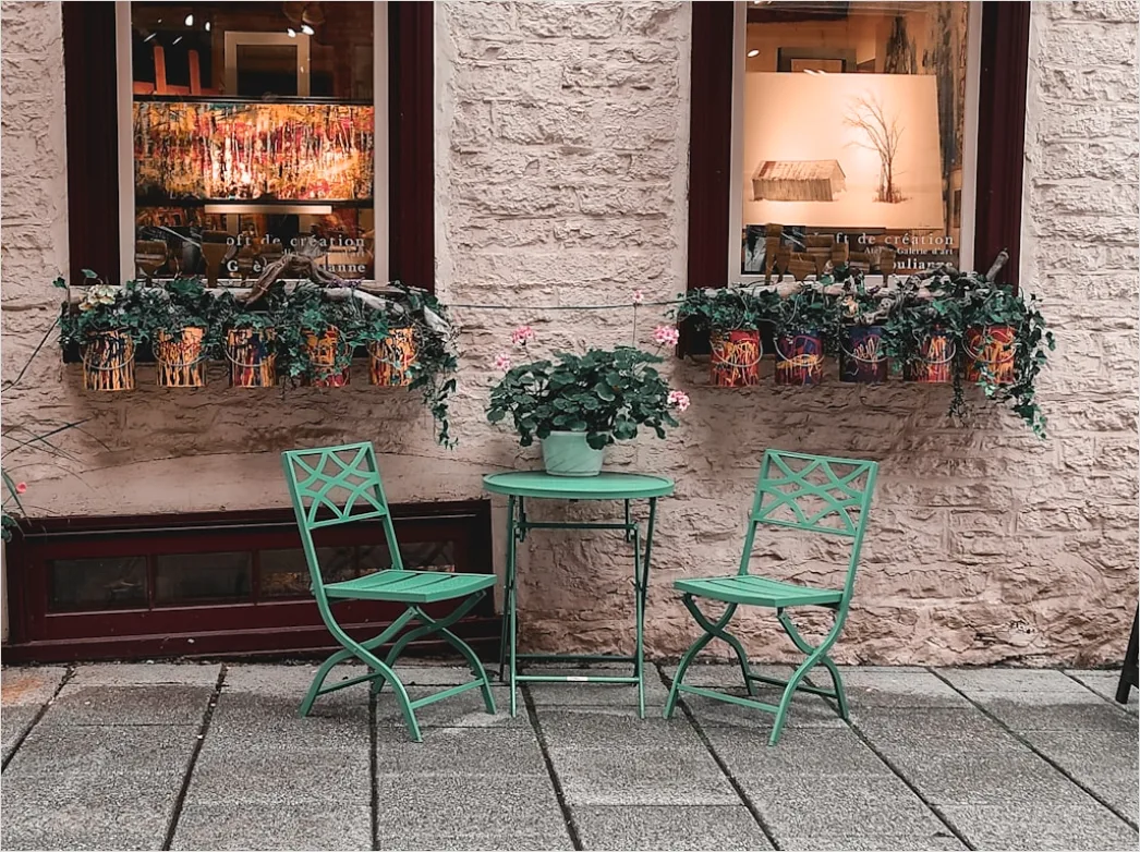 Detail Travel Blogger Schreibt Im Café Am Fenster Number 12