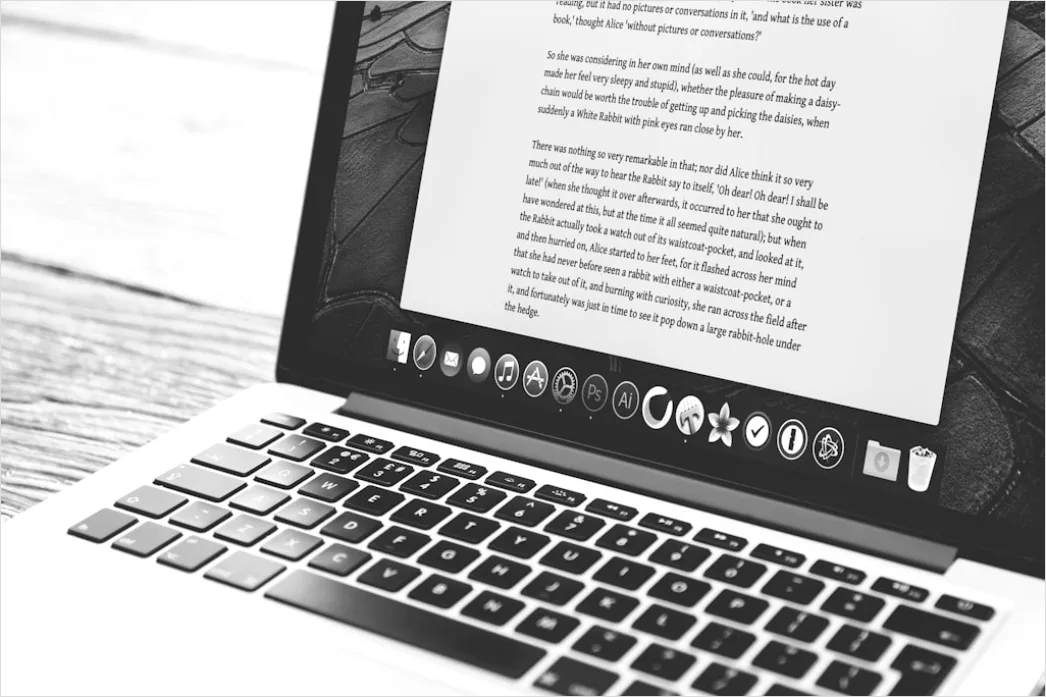 Unternehmensrichtlinie Policy Dokument Auf Laptop Foto 88e5