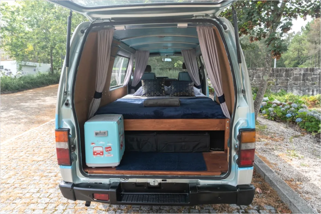 Detail Vanlife Innenausbau Bett Und Vorhänge Gemütlich Number 13