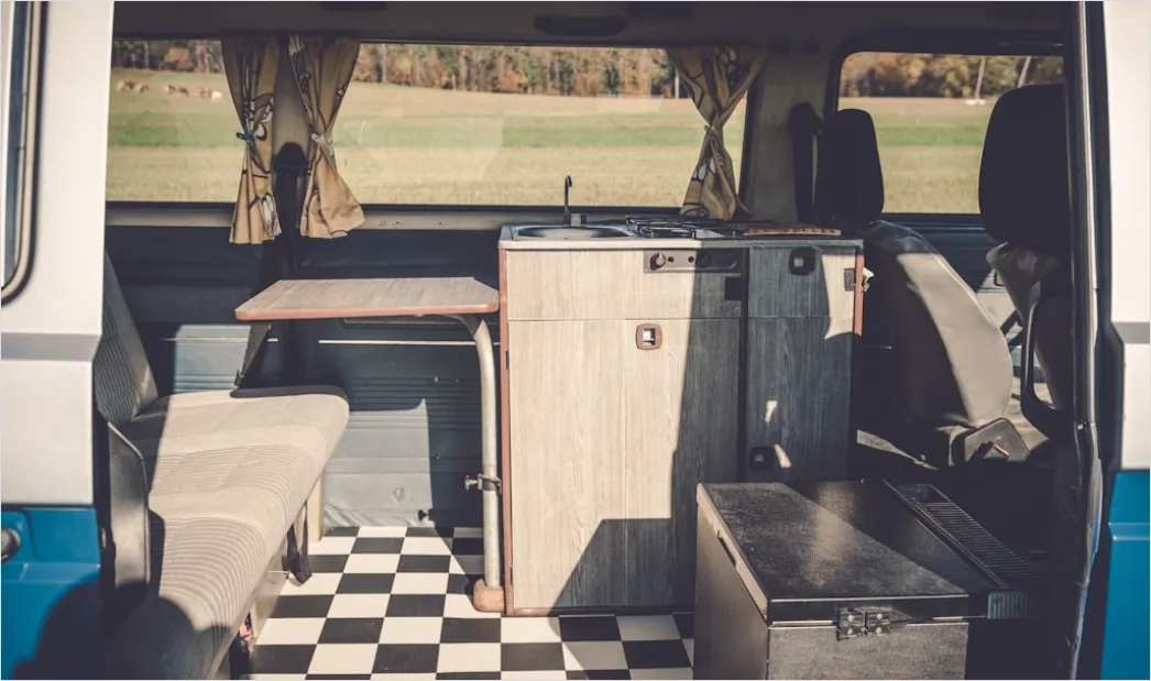 Detail Vanlife Innenausbau Bett Und Vorhänge Gemütlich Number 15