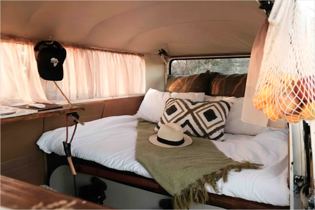 Detail Vanlife Innenausbau Bett Und Vorhänge Gemütlich Number 7