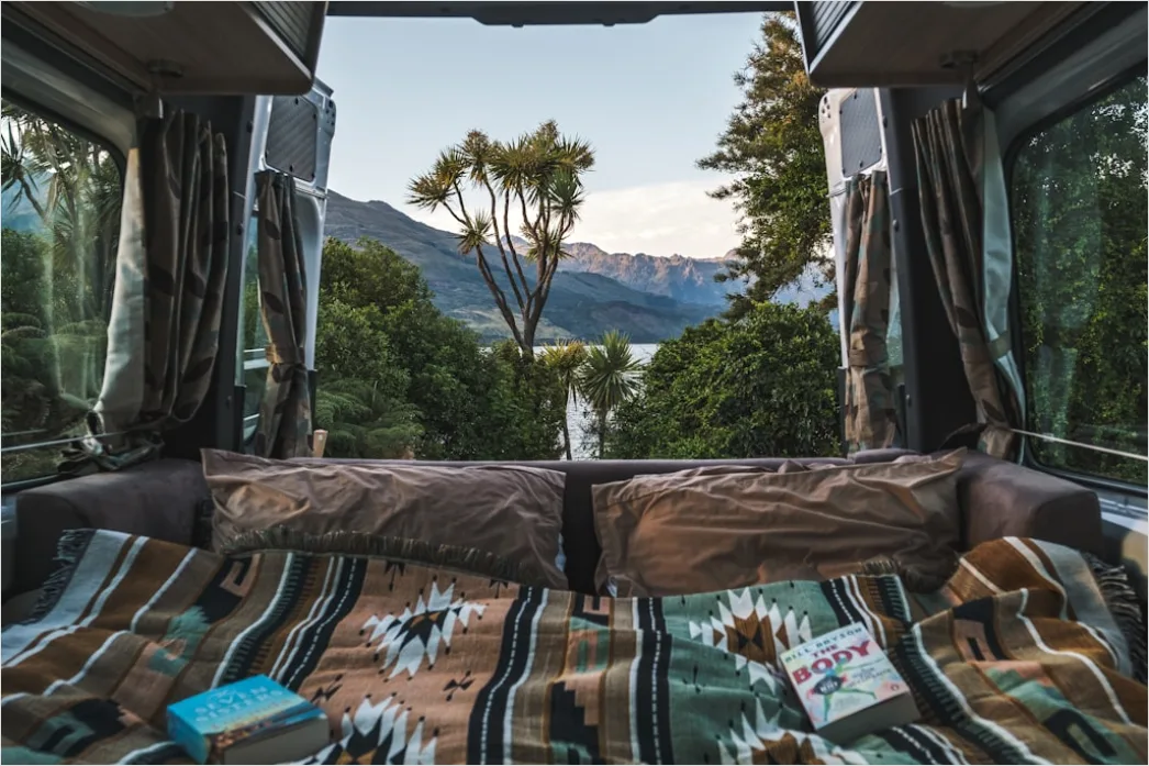 Detail Vanlife Innenausbau Bett Und Vorhänge Gemütlich Number 8