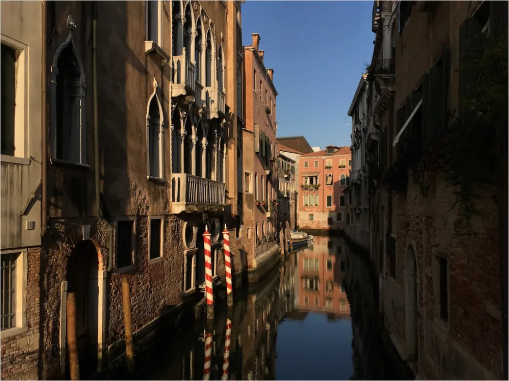 Detail Venedig Gondel Auf Kanal Perspektive Number 6
