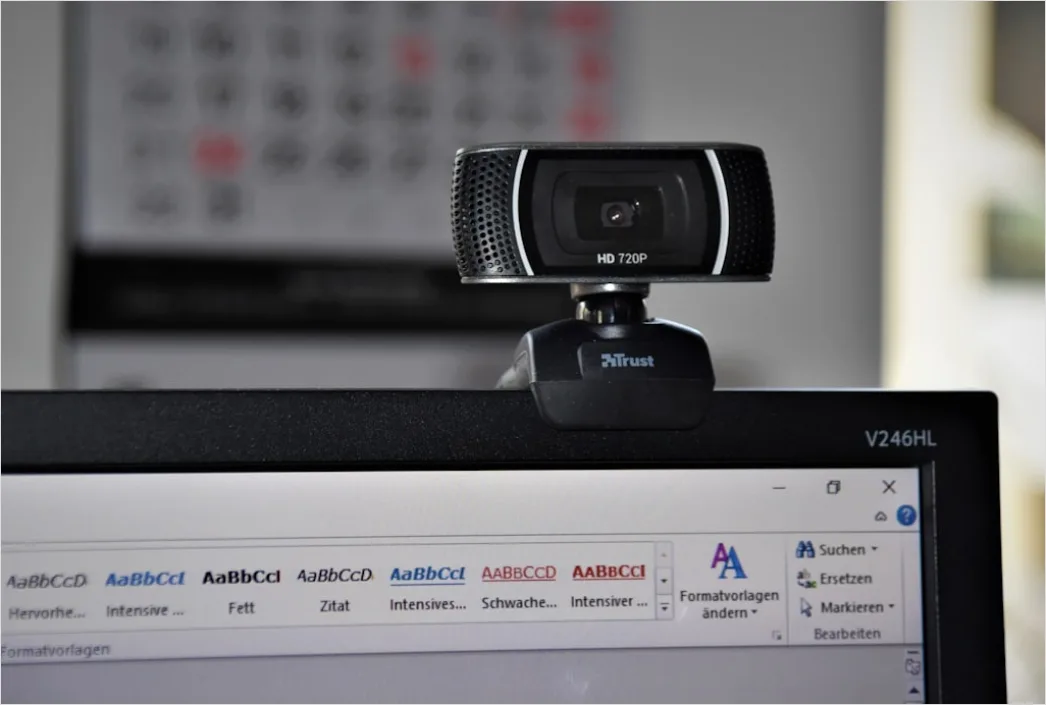 Videokonferenz Im Homeoffice Laptop Bildschirm Nahaufnahme Foto 9443