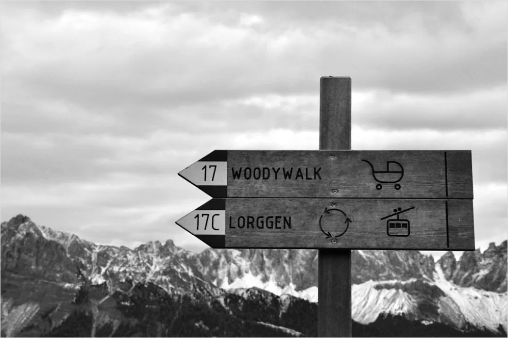 Detail Wanderweg Schild Richtung Gipfel Nahaufnahme Number 20