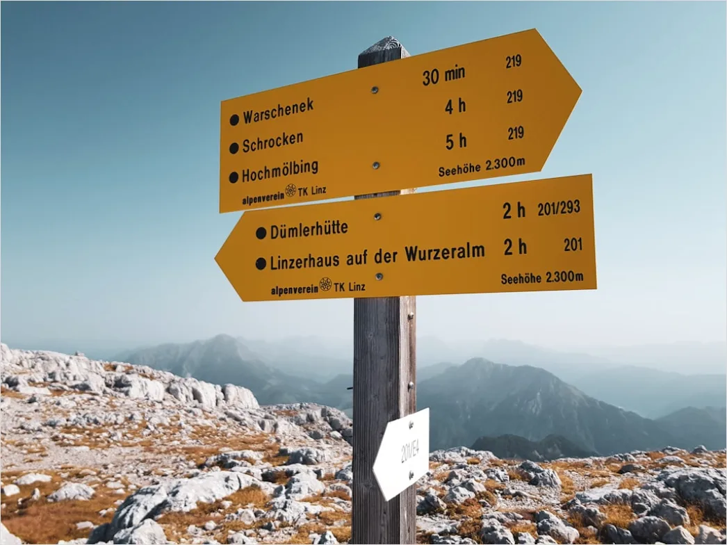 Detail Wanderweg Schild Richtung Gipfel Nahaufnahme Number 5