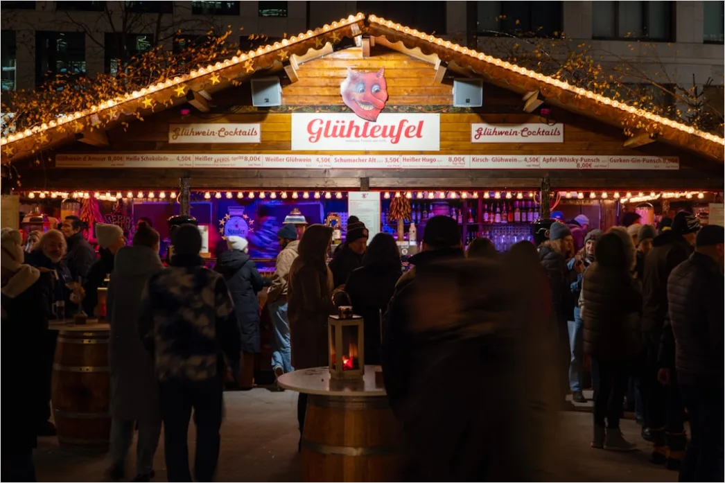 Weihnachtsmarkt Reise Gluehwein Und Lichterketten C224