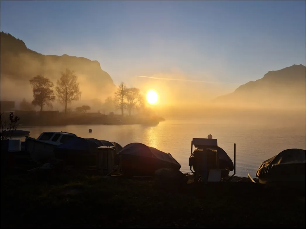 Wohnmobil Campingplatz Am See Morgens Nebelstimmung D408