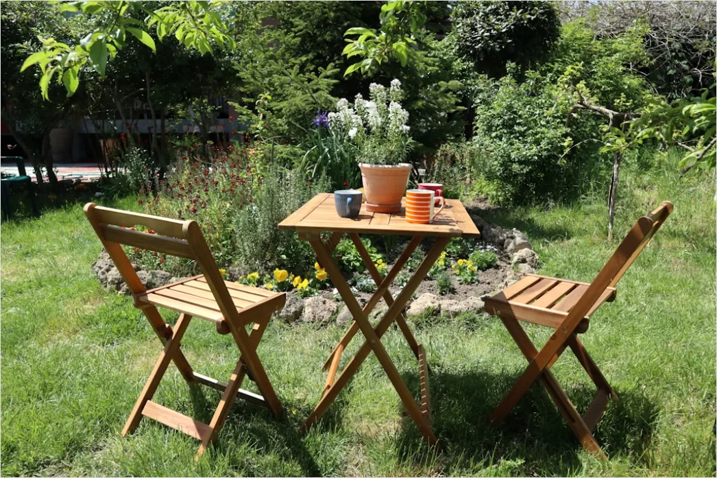 Detail Zugabteil Sitzplatz Mit Tisch Und Kaffeebecher Number 18