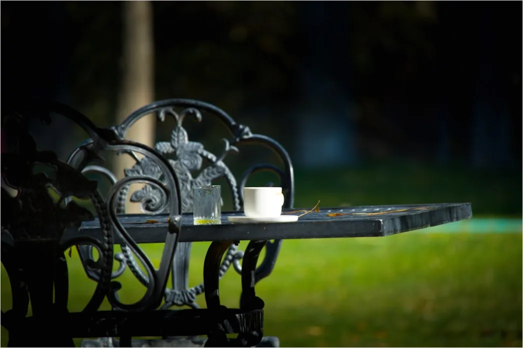 Detail Zugabteil Sitzplatz Mit Tisch Und Kaffeebecher Number 6
