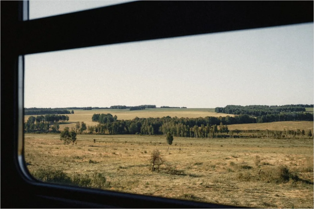 Detail Zugfenster Aussicht Auf Landschaft Vorbeiziehend Number 2