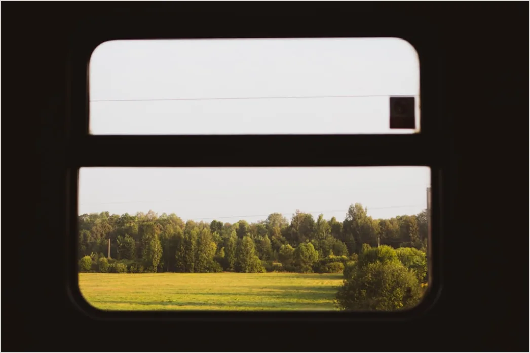 Detail Zugfenster Aussicht Auf Landschaft Vorbeiziehend Number 12