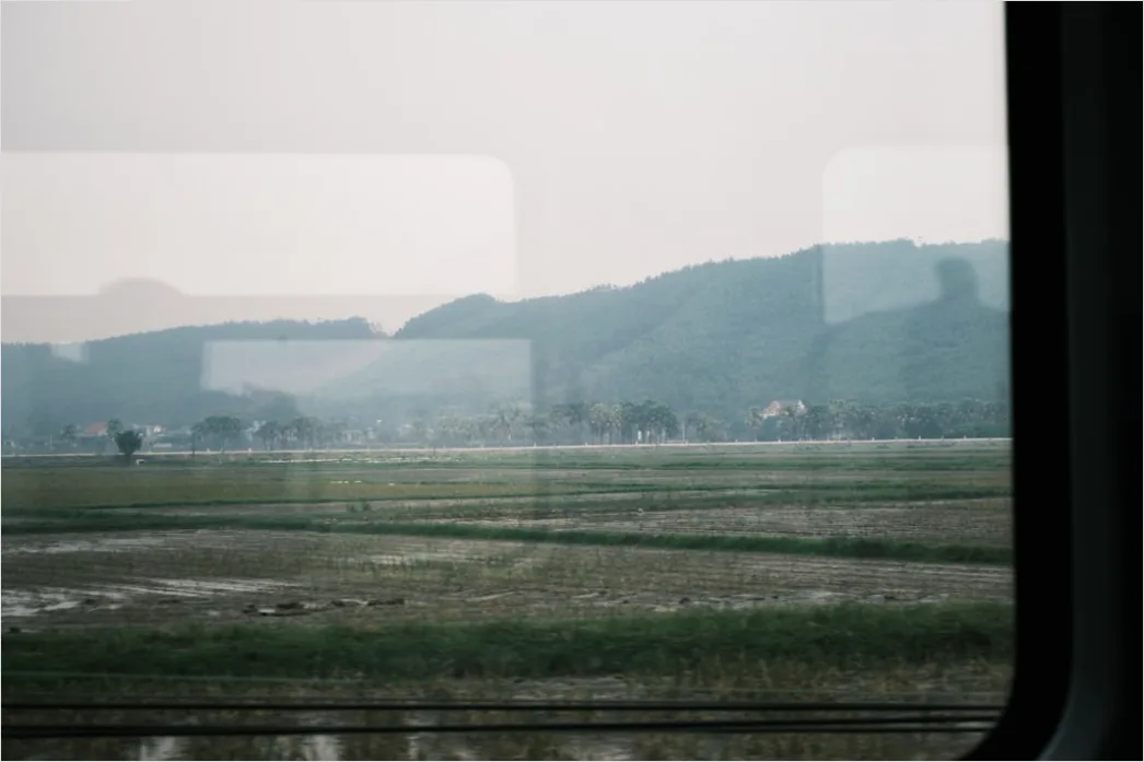 Detail Zugfenster Aussicht Auf Landschaft Vorbeiziehend Number 3
