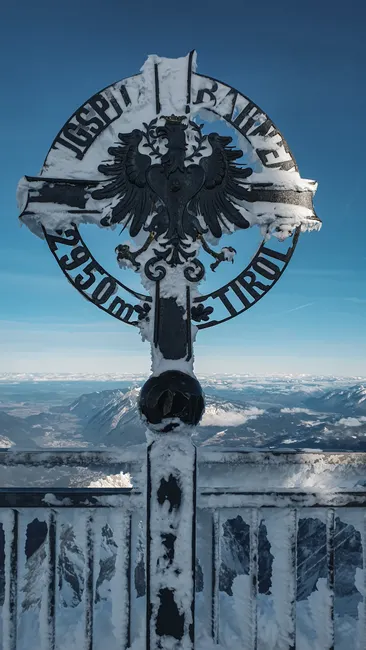 Detail Zugspitze Gipfelblick Wolkenmeer Panorama Number 2