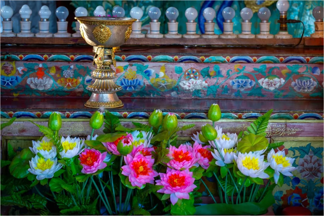 Detail Altar Detail Mit Blumen Und Kerzen Foto Number 19