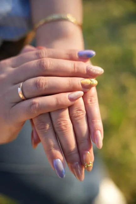 Aura Nails Farbverlauf Trend Nahaufnahme Ba12