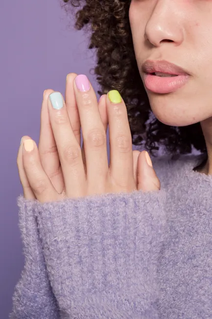Detail Aura Nails Farbverlauf Trend Nahaufnahme Number 7