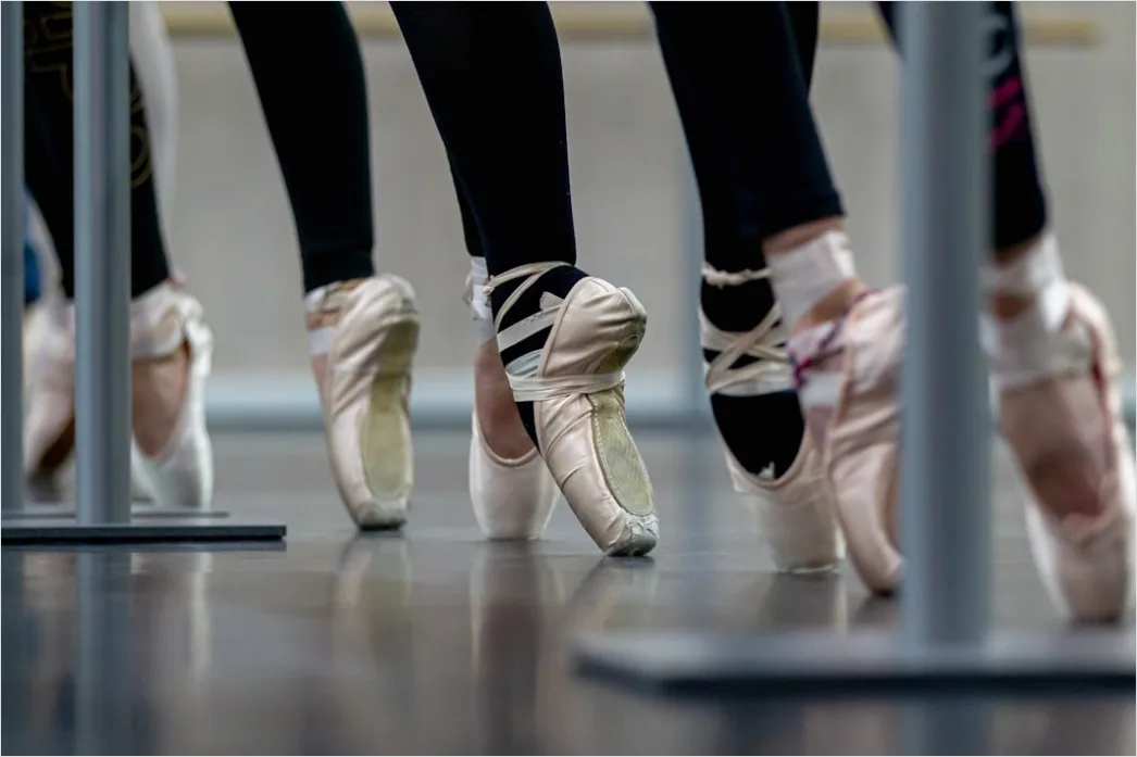 Ballett Probe Im Studio Spiegel Und Barre Foto B420