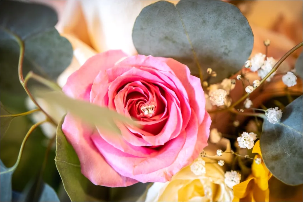 Detail Braut Bouquet Und Ringe Detailaufnahme Foto Number 11