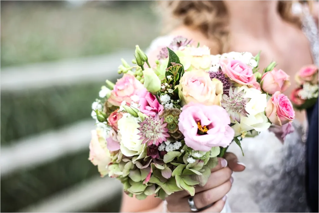 Detail Braut Bouquet Und Ringe Detailaufnahme Foto Number 3