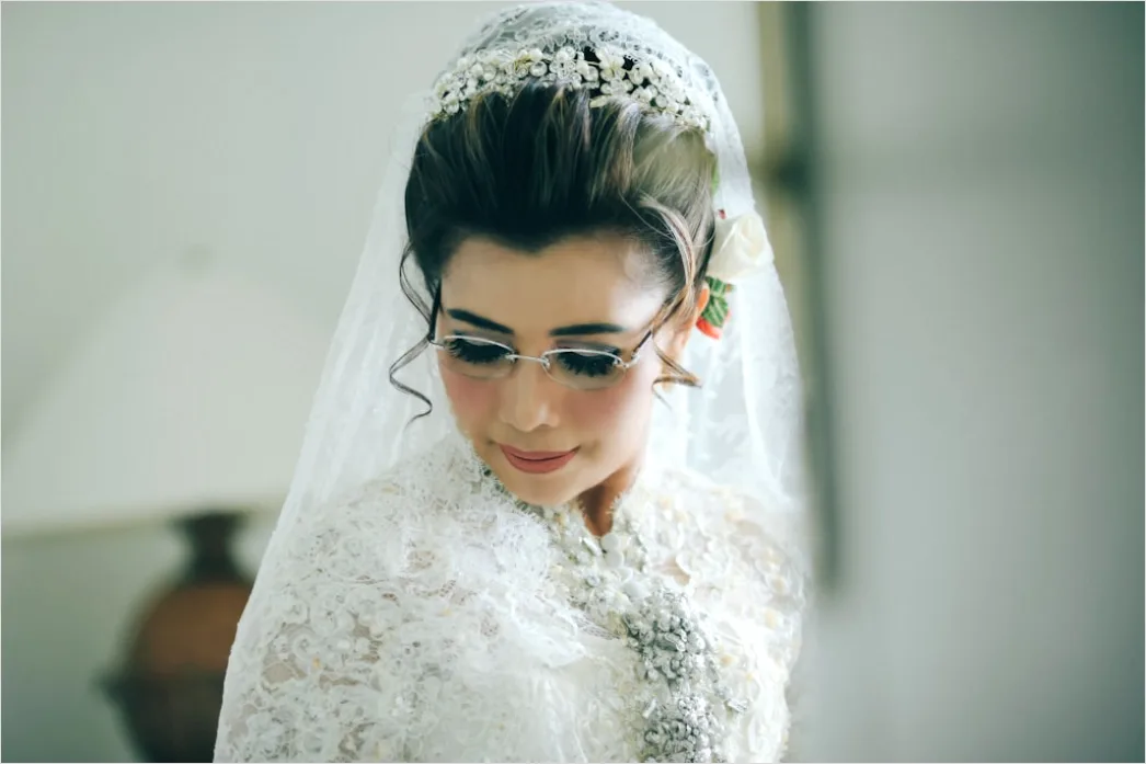 Detail Brautfrisur Low Bun Mit Schleier Foto Number 15