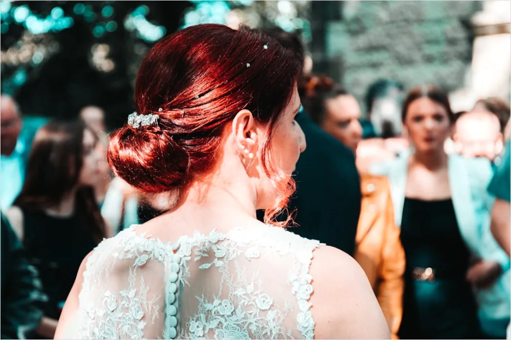 Detail Brautfrisur Low Bun Mit Schleier Foto Number 3