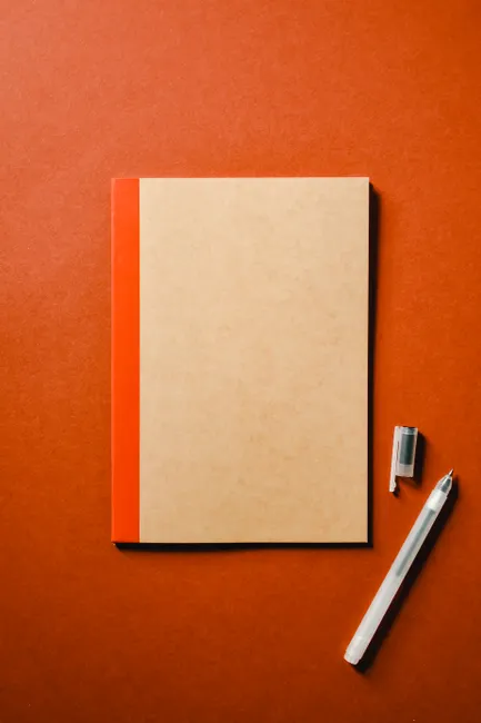 Detail Buchcover Design Mockup Auf Holztisch Flat Lay Number 16