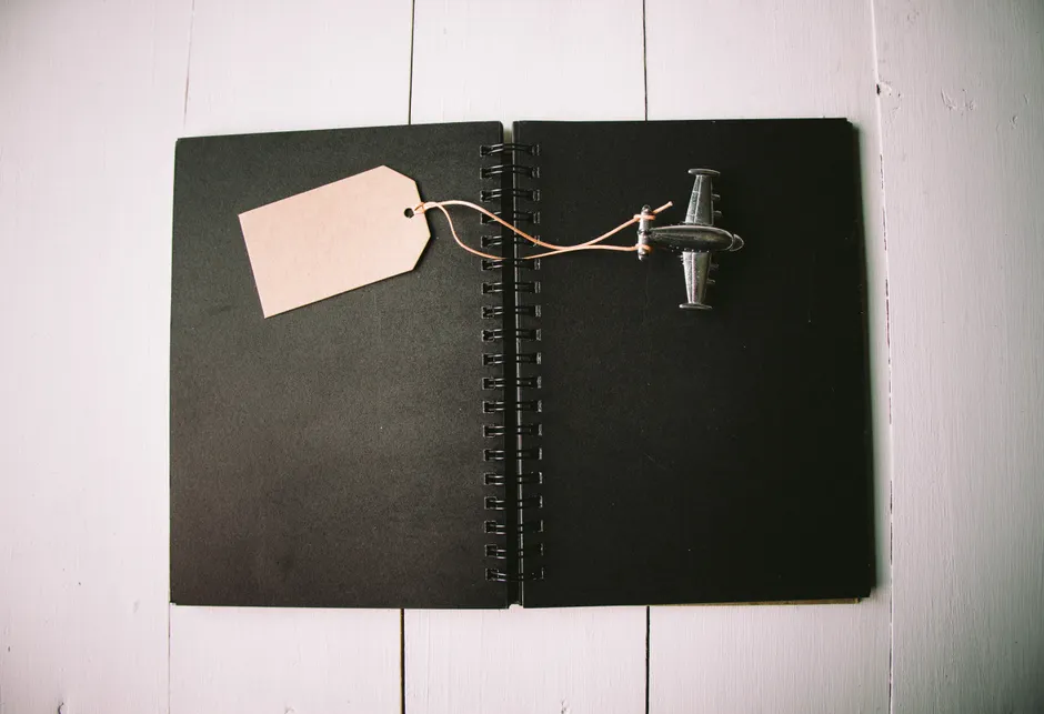 Detail Buchcover Design Mockup Auf Holztisch Flat Lay Number 18
