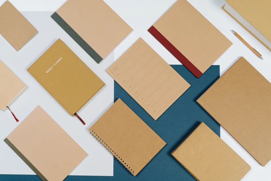 Detail Buchcover Design Mockup Auf Holztisch Flat Lay Number 10