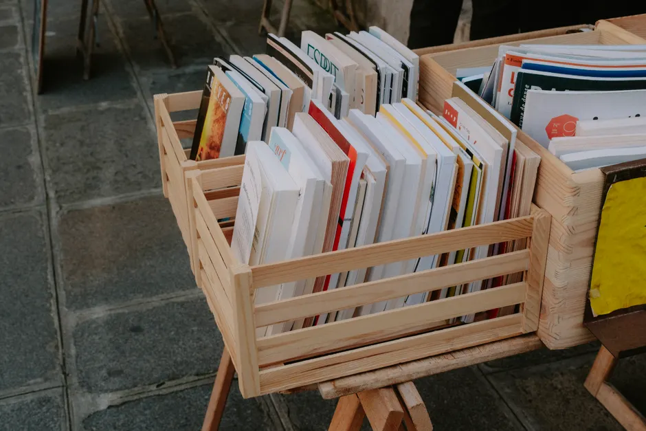 Buchhandlung Schaufenster Mit Bestseller Tisch Foto 1aee