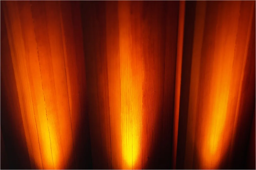 Buehnenvorhang Oeffnet Sich Lichtstrahlen Stimmung Foto 699d