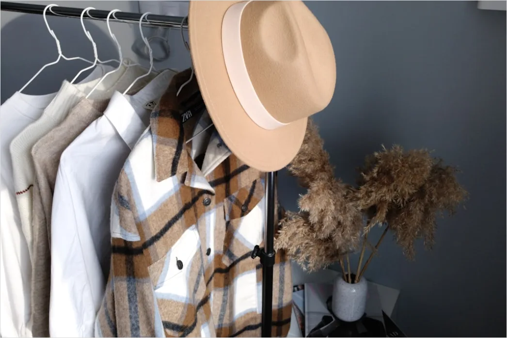 Detail Capsule Wardrobe Outfit Neutral Farben Foto Number 12
