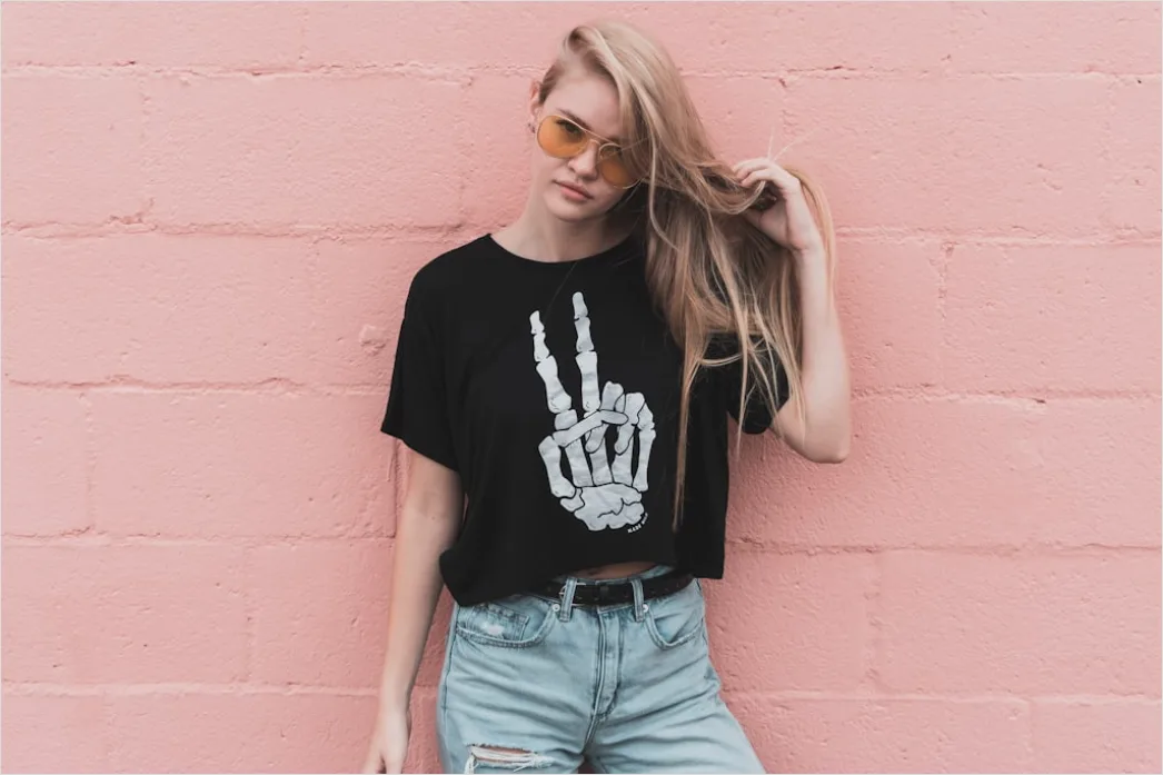 Casual Outfit Damen Jeans Und T Shirt Foto 76ef