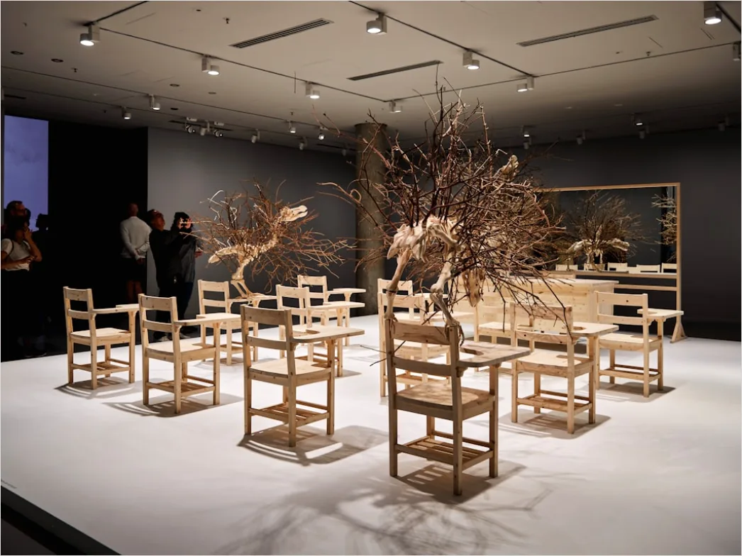 Designmuseum Ausstellung Stuehle Ikonisches Design Foto A518