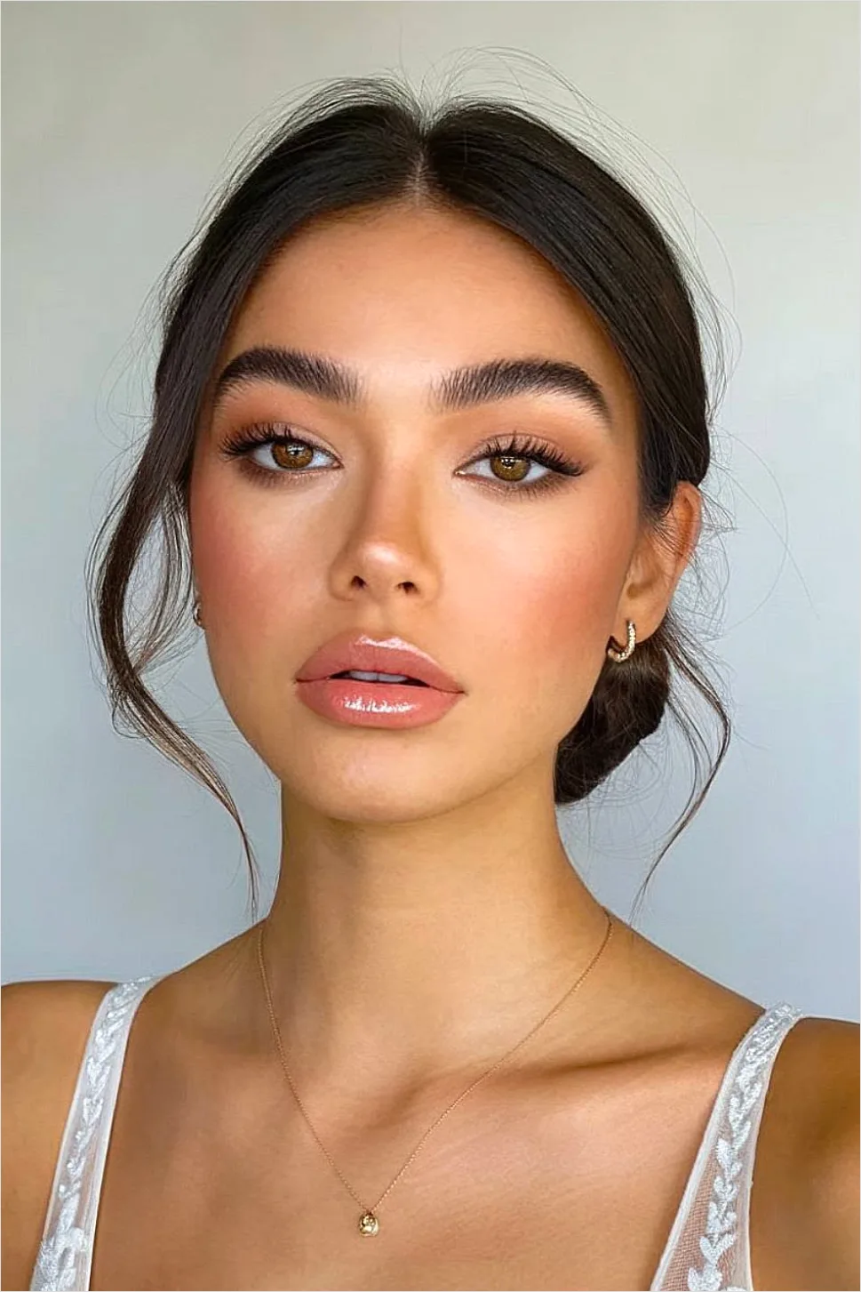 Dewy Make Up Look Mit Blush Nahaufnahme