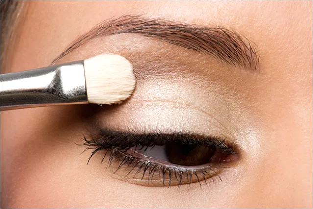 Detail Eyeshadow Primer Auftragen Haltbarer Look Foto Number 17