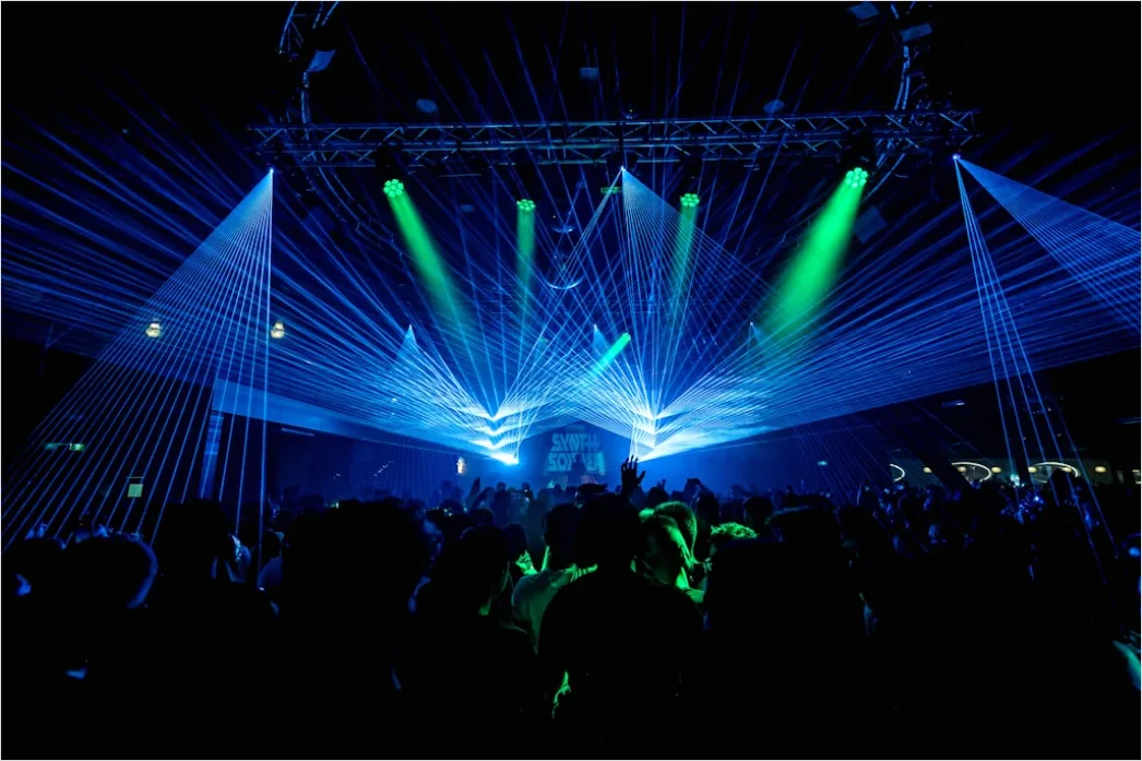 Detail Festival Konzert Lichtshow Laser Rauch Foto Number 12
