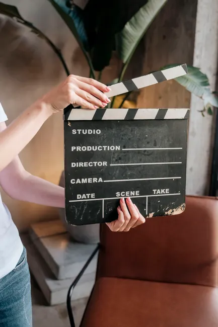Detail Filmklappe Clapperboard In Hand Studio Foto Number 8