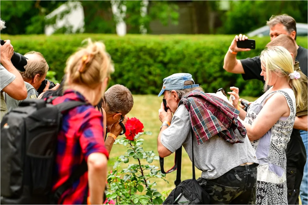 Detail Fotografie Workshop Outdoor Gruppe Mit Kamerataschen Foto Number 3