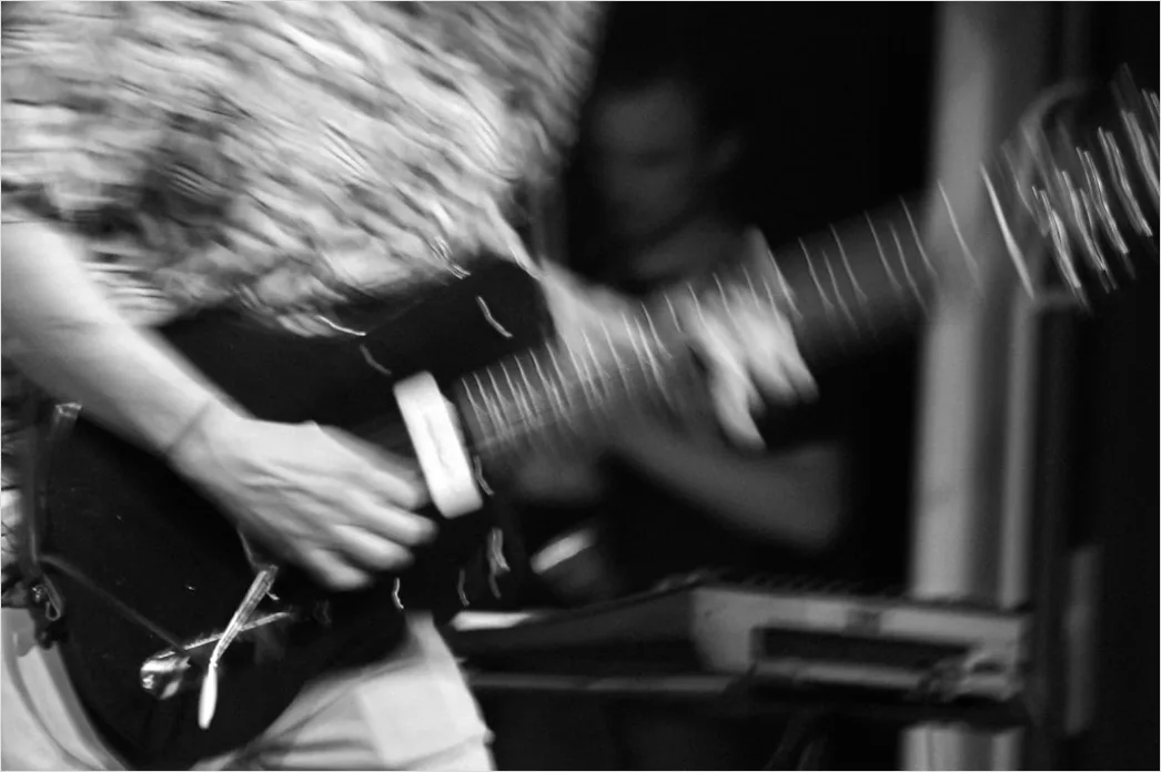 Detail Gitarrist Spielt Live Bühnenlicht Bewegungsunschärfe Foto Number 15