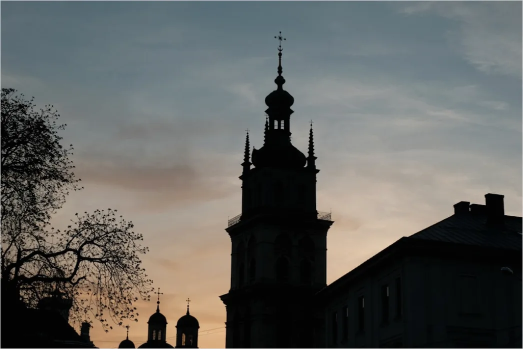 Detail Glockenturm Silhouette Gegen Himmel Foto Number 15