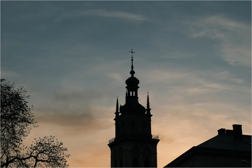 Detail Glockenturm Silhouette Gegen Himmel Foto Number 3