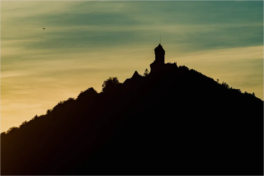 Detail Glockenturm Silhouette Gegen Himmel Foto Number 7