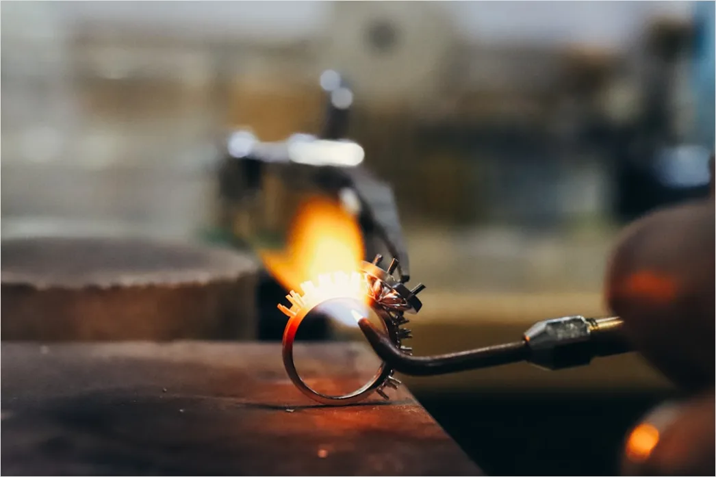 Goldschmied Loetet Ring Werkbank Nahaufnahme 38c8
